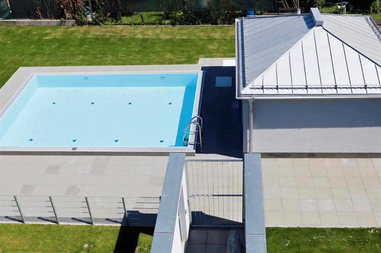 Red Flower Apartment With Pool - 5 Min To Lake Вена Экстерьер фото