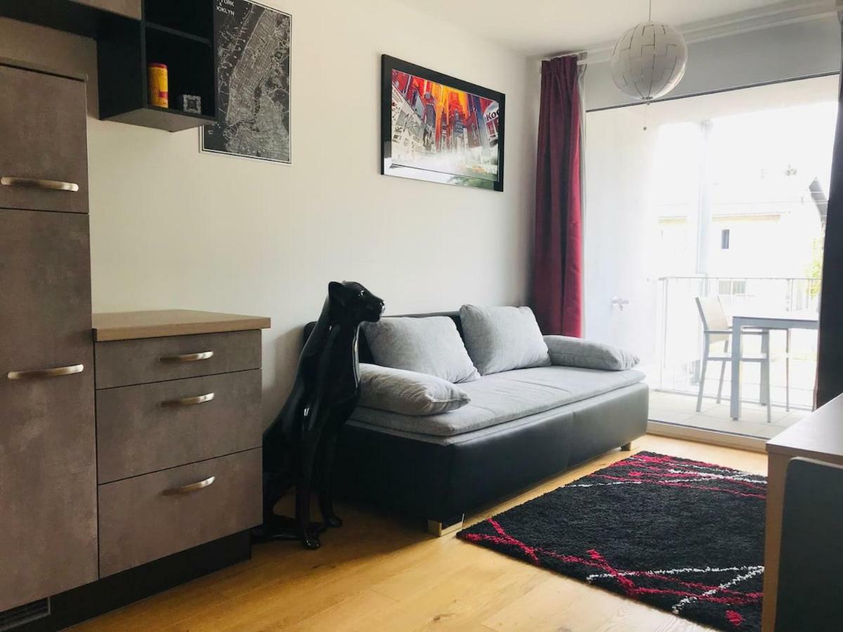 Red Flower Apartment With Pool - 5 Min To Lake Вена Экстерьер фото