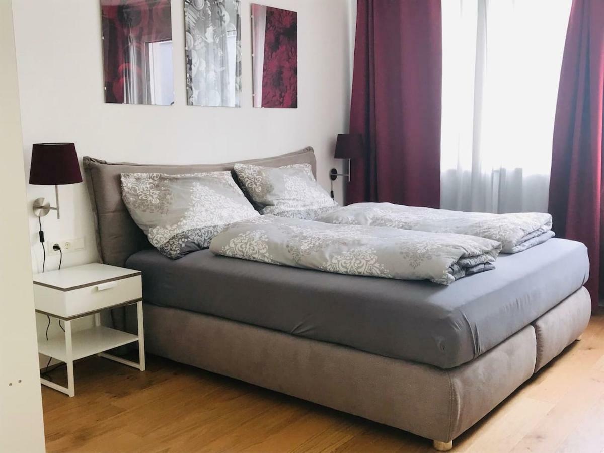 Red Flower Apartment With Pool - 5 Min To Lake Вена Экстерьер фото
