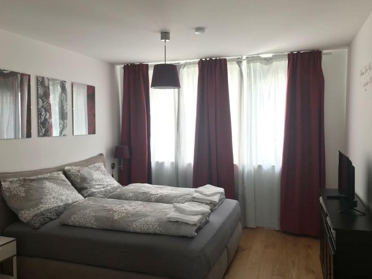 Red Flower Apartment With Pool - 5 Min To Lake Вена Экстерьер фото